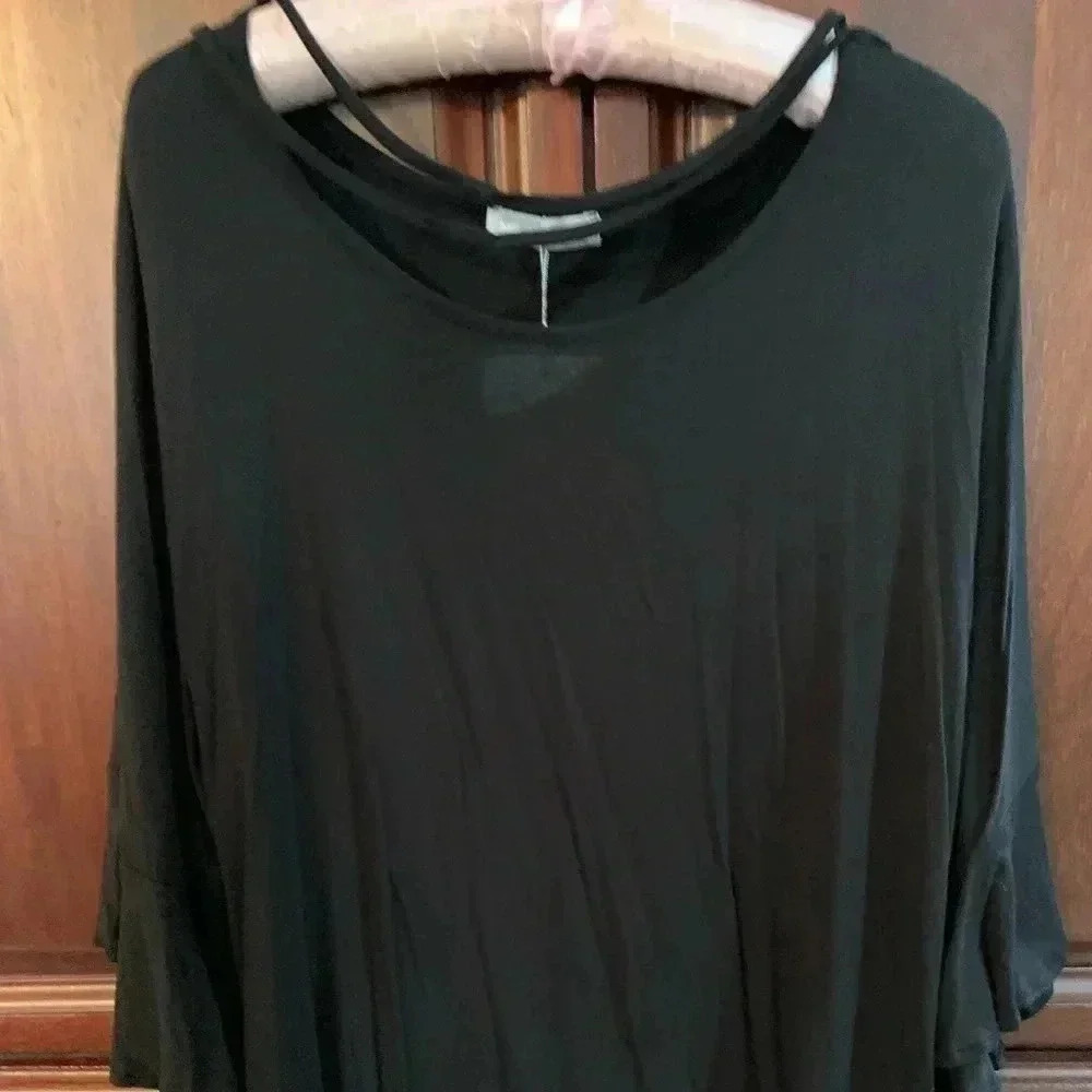 MILAN KISS SEXY TOP SIZE LARGE NWT